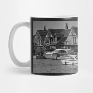 The River Bure in the village of Horning in the heart of the Norfolk Broads Mug